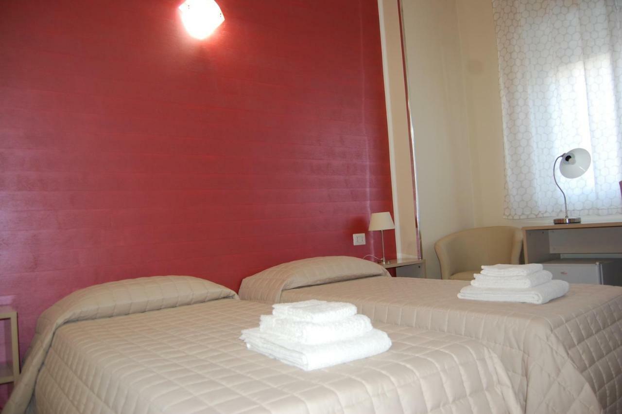 B&B Del Corso Сан Каталдо Екстериор снимка