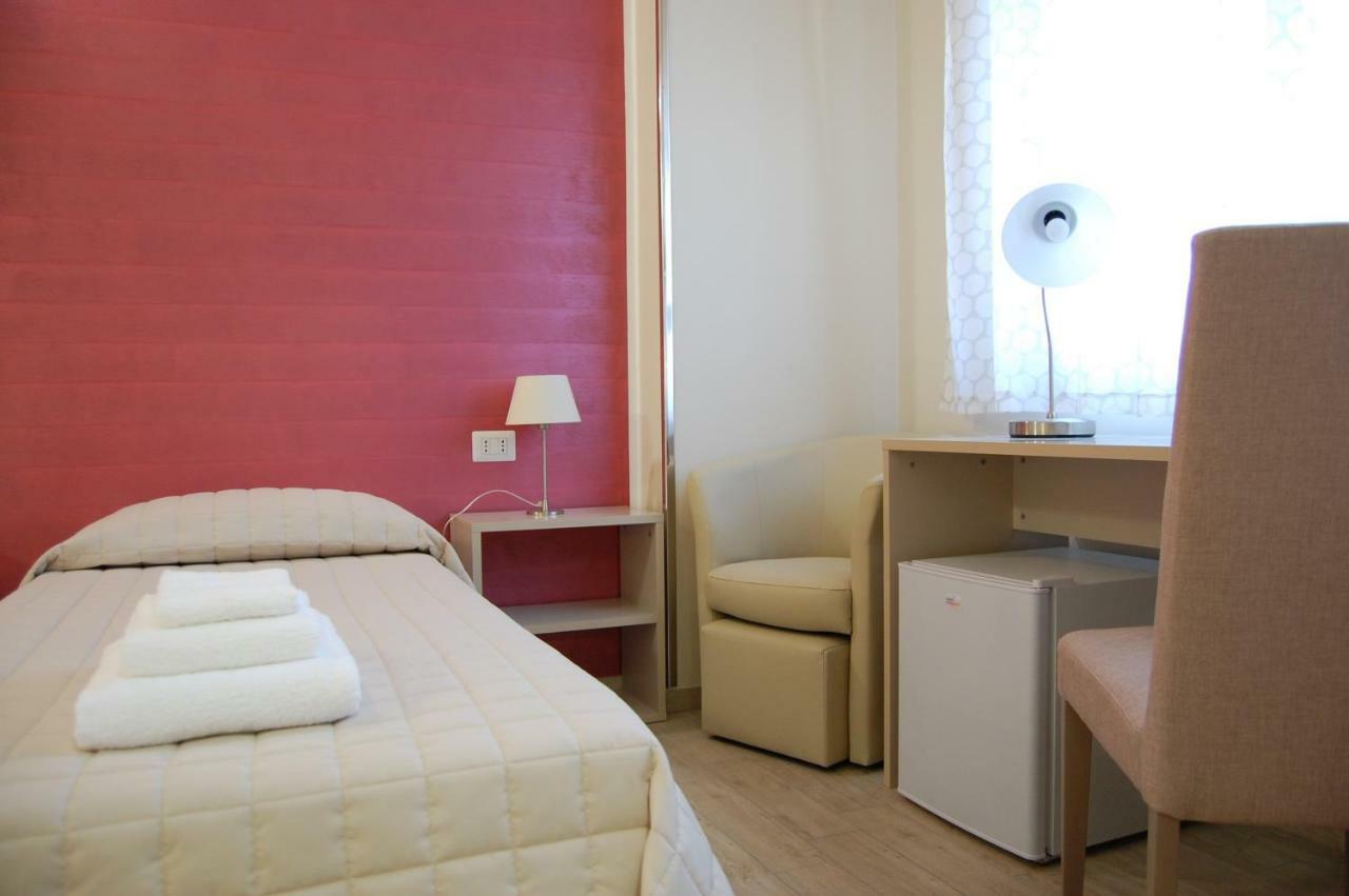 B&B Del Corso Сан Каталдо Екстериор снимка